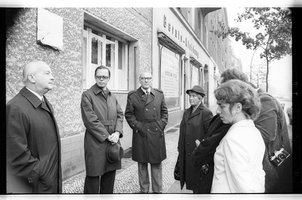 Kleinbildnegativ: Gedenktafel für Otto Nagel, 1974