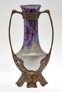 Vase mit floralem Muster