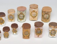 Glasgefäße mit Kaltbemalung aus der Klosterapotheke Schongau