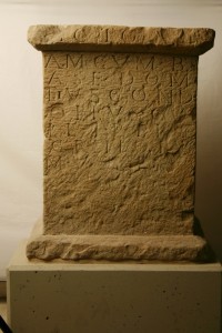 Statuenbasis mit Inschrift, Marbach
