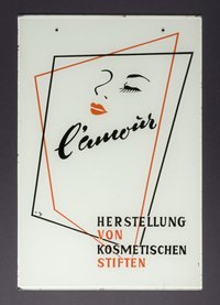 Glasplatte mit Werbung für kosmetische Stifte "l’amoùr"