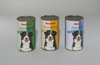 Drei Hundefutter-Dosen der "Reichelt" Eigenmarke