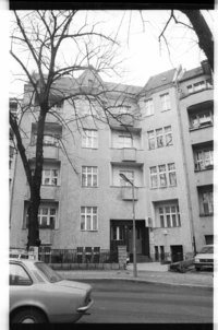 Kleinbildnegative: Mietshaus und Schule, Dickhardtstraße, 1981