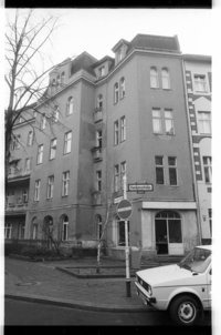 Kleinbildnegativ: Eckhaus, Handjerystr. 76, 1983