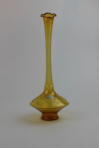 Bernsteinfarbene Vase mit Aufkleber