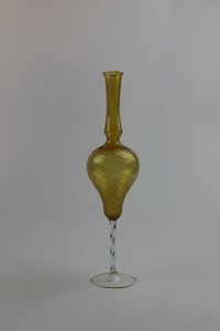 Bernsteinfarbene Vase mit Muster
