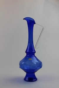 Montanblaue Vase/Glaskaraffe mit Aufkleber