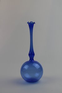 Montanblaue, kugelige Vase