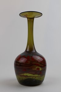 Saragossagrüne Vase mit farbigen Aufdampfungen