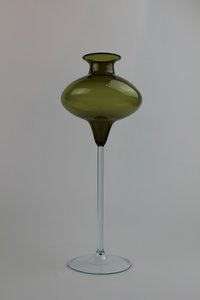 Saragossagrüner Kerzenhalter mit farblosem Stiel