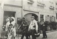 Fußgruppe beim Weinfestumzug 1934