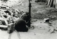 Bördehof, Dahlenwarsleben (1983) [28] - Reparatur der Pumpe