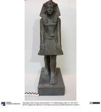Standfigur eines Königs (Amenemhet III. ?) in Beterhaltung