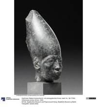Kopf einer Statue Amenemhet III. mit oberägyptischer Krone