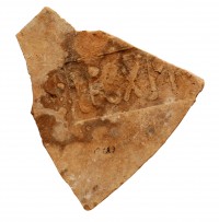 Fragment eines Dachziegels der 10. Legion aus Judaea mit Legende